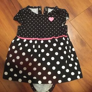 Girls size 6-9 months.  Cute bodysuit that snaps